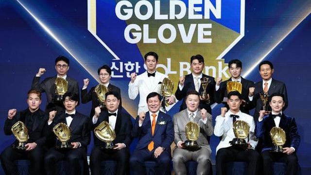 폰세, MVP 이어 골든글러브도 수집…안현민, 신인왕·황금장갑 동시 석권(종합)