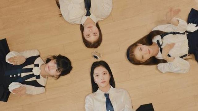 코스모시, 'Physics'로 증명한 '독특 서사'