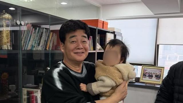 백종원, 홍탁집 딸 품에 안고 미소…“지금도 큰 도움” 공개 지지