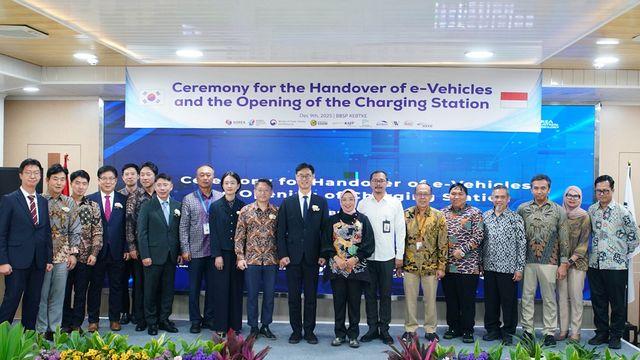한국자동차연구원, 자카르타에 코나EV 15대 인도…복합충전소 설치