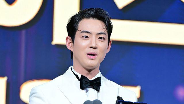 '외인 최초 50홈런' 디아즈, 1루수 골든글러브 수상…'대리수상' 구자욱 