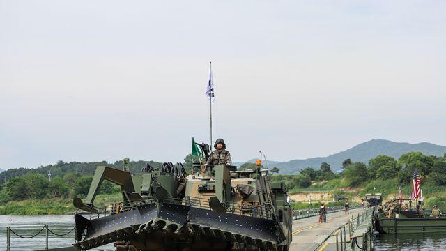 현대로템, 육군 전방·해병대에 장애물개척전차 첫 공급