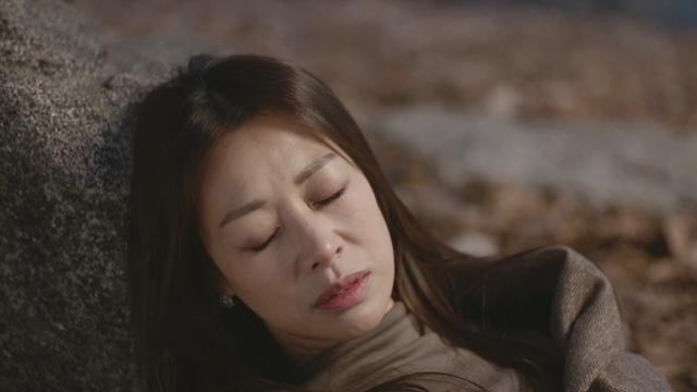 '태양을 삼킨' 장신영, 윤아정과 몸싸움 중 돌에 머리 부딪혀...의식 잃었다