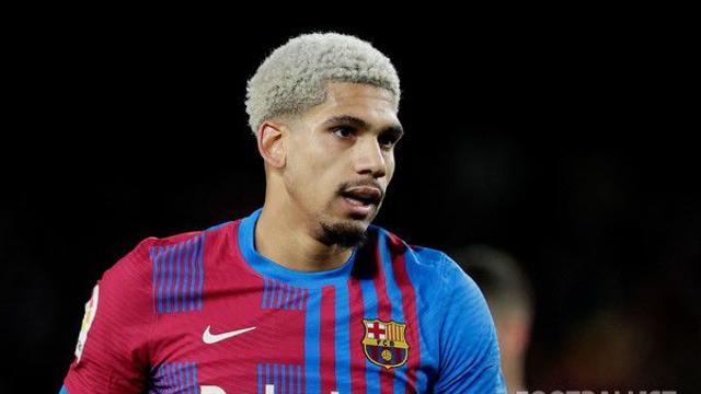 민폐성 퇴장 후 ‘멘탈 붕괴’된 아라우호, 잃어버린 축구력 찾으러 시즌 중 ‘성지순례’ 떠난다