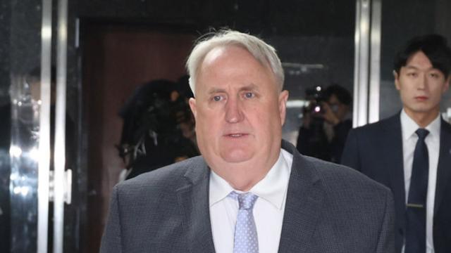 인요한, 의원직 사퇴하고 본업 복귀