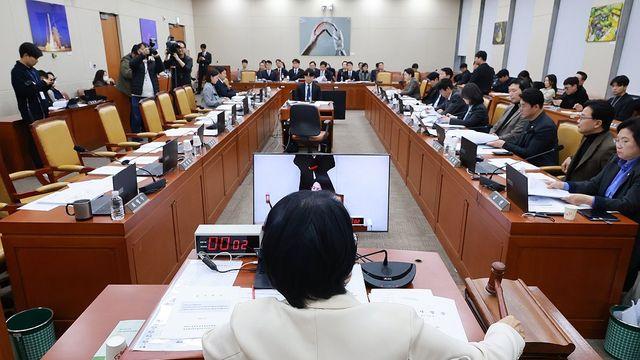 '손배 최대 5배' 허위정보근절법 與주도 과방위 통과…국힘 퇴장(종합2보)