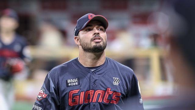 롯데, 결국 새 1선발 찾는다...'좌완 파이어볼러' 감보아 보스턴과 스플릿 계약