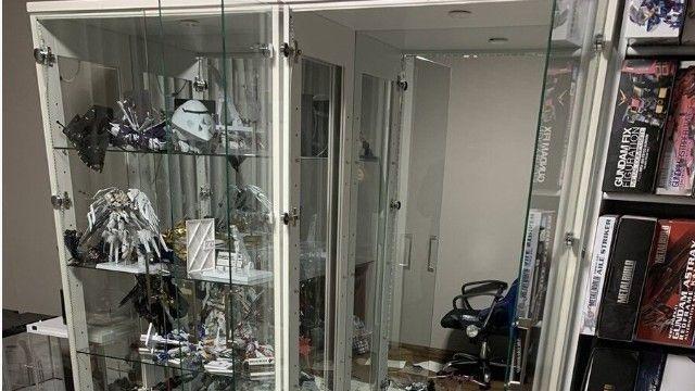 최근 일본 지진으로 피규어가 작살난 어느 수집가