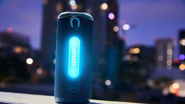 16W 출력과 IP68 방수방진 기능 갖춘 맥주 캔 크기의 스피커, JBL 그립