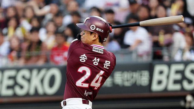 24평 아파트서 등번호 24번 달고 뛰는 송성문 이야기