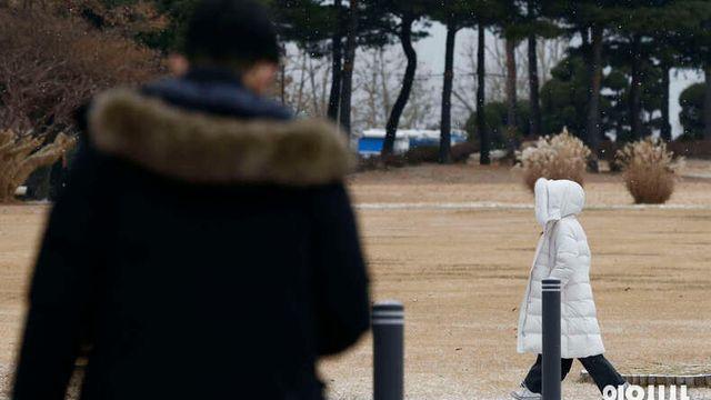 <오늘의 날씨> 전국 흐리고 곳곳 눈·비⋯최대 10cm 이상