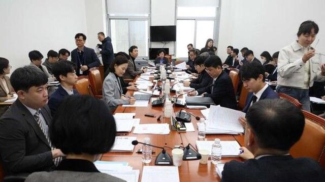 과방위 소위, 최대 5배 손해배상 '허위·조작정보 근절법' 與주도 처리