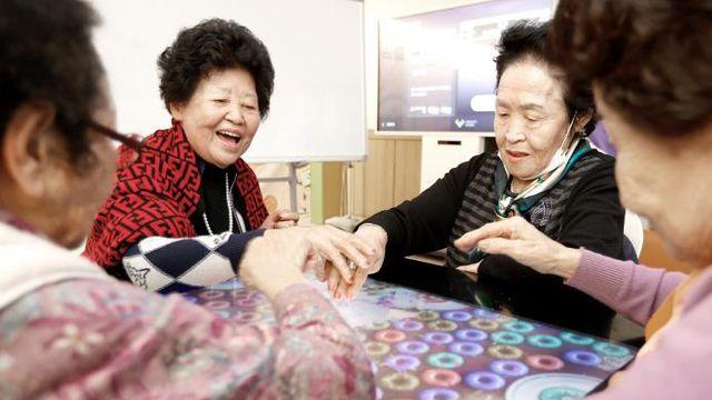 경기도, 병원 하나 없던 초고령 마을에 AI 사랑방 운영 1년. 어르신 약 3천 명 방문. 웃음과 건강 찾아