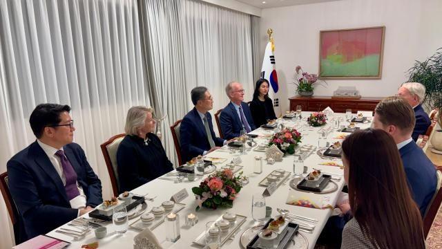 조현, 美 외교정책위원회 대표단 접견…