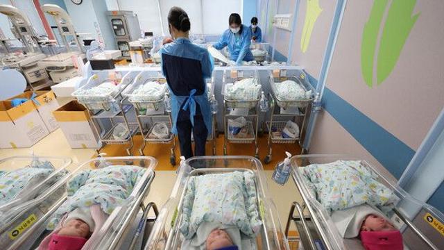 출산휴가급여 상한액 220만원…3년 만의 조정