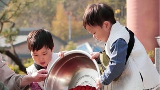 김준호 子 '우 형제', 벌써 이렇게 컸어?…고추장 만들더니 '찍먹'까지 (슈돌)