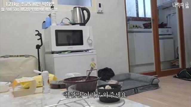 방송온 PD에게 자신의 똥을 닦아달라고 말하는 한국 여성.