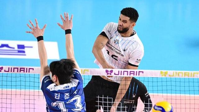 현대캐피탈, 3연승과 함께 선두 추격…삼성화재는 8연패 '수렁'