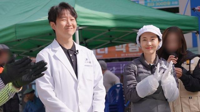 이정현, ♥의사 남편과 400인분 급식 봉사…