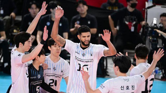 '레오 35득점' 현대캐피탈, 3연승 질주...삼성화재 8연패 수렁