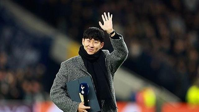 손흥민 작별 인사에 토트넘 팬 눈물 펑펑…