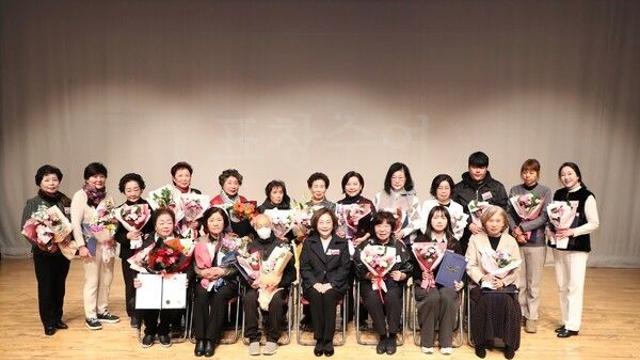 “이웃을 밝힌 나눔의 힘”… 용산구, ‘2025 자원봉사자의 날’ 기념행사 성료