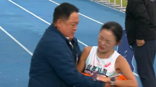 ‘과도한 신체접촉 논란’ 김완기 감독, 직권남용·직무태만으로 1년 6개월 징계