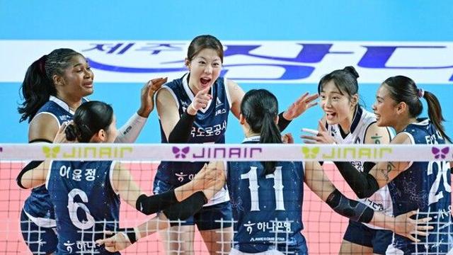 ‘강소휘 22∙타나차 20점 폭발’ 한국도로공사, 흥국생명과 풀세트 접전 끝 축포