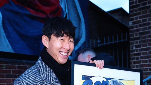 '토트넘 복귀+벽화 앞에서 활짝' 손흥민, SNS에 뭉클한 메시지…