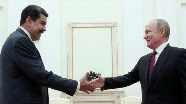 푸틴, 마두로와 통화…