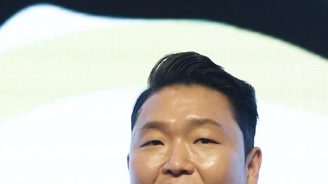 싸이, 수면제 비대면 처방 의혹…경찰 소속사 압수수색·휴대전화 포렌식