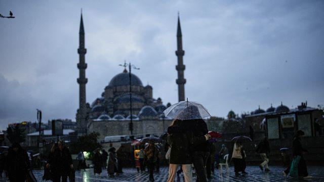 튀르키예 기준금리 38.0%로 인하…