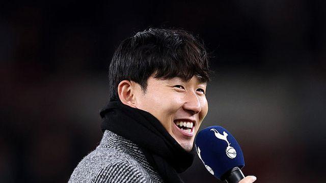 손흥민 새 응원가 공개? 복귀전서 팬들 열창 “쏘니, 넌 어디에 있든 이 거리의 지배자야”