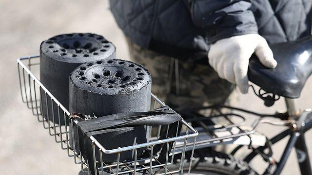 [팩트체크] '서민연료' 연탄 사라진다…공장 400여개→16개만 가동