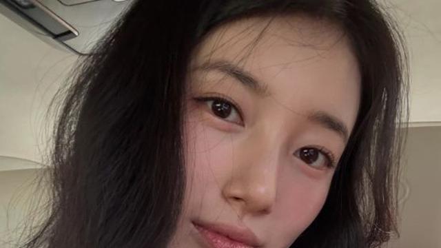 수지, 청순함의 정석 '압도적 미모' 공개... 발레복 자태까지 '여신 비주얼'