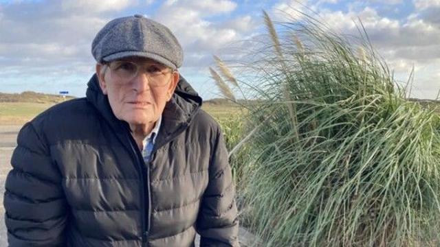 나뭇잎 뱉었을 뿐인데, 벌금 50만원?…무슨 일 있었길래