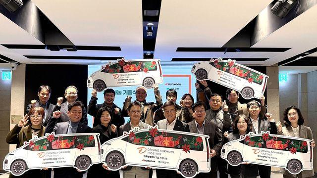 한국앤컴퍼니그룹, 사회복지시설 15곳에 이동약자 위한 車 기증