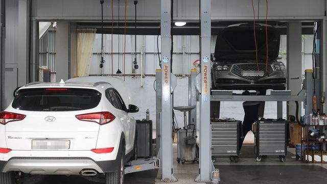 살짝 긁혀도 '통째 교환'…車 보험료 인상으로 이어져