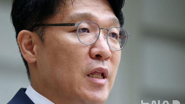 '김건희에 고가그림 전달' 김상민 측, 진품 감정 신청…국과수 