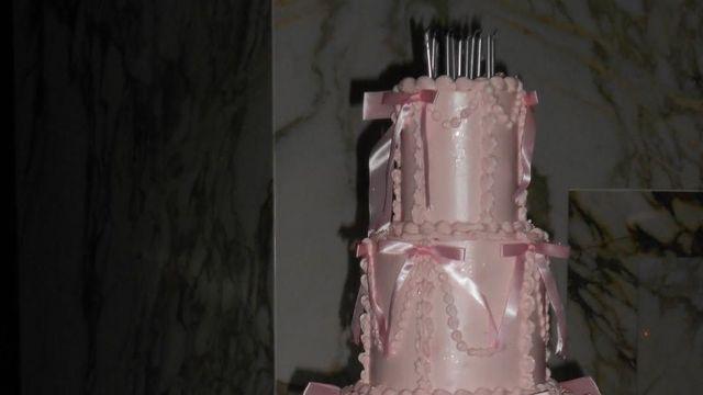 리본 하나로 완성하는 연말 데코·패션 스타일링