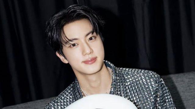 포도알이 보라색 됐다…방탄소년단 진, 11월 차트 지배자