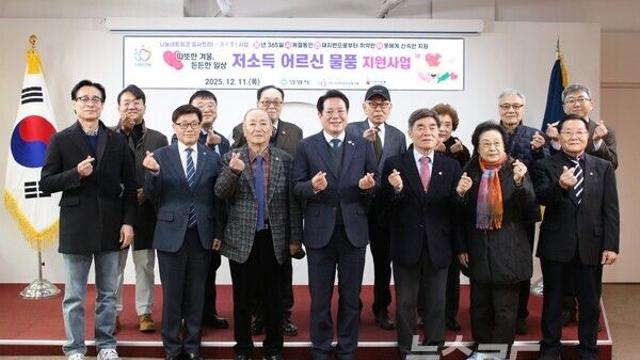 안양시, 취약 어르신 383가구에 건강음료·냄비세트 전달