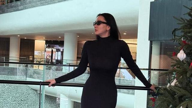 '4살 연하 사업가♥' 장윤주 딱 붙는 원피스 깜짝…비율 과시