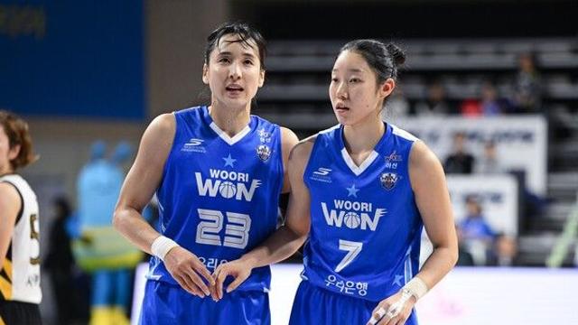 '김단비 24점 맹폭' 우리은행, KB스타즈 꺾고 첫 연승 신고