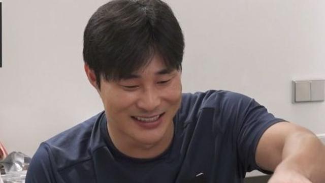 '나혼산' 김하성, 오이 씻으며 전완근 폭발…반전 요리 실력 발휘