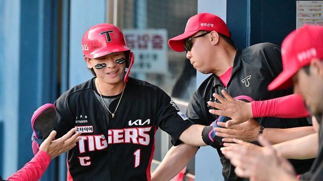 '80억 FA 계약' 주전 유격수가 사라졌다...'리드오프 고민' KIA, 새 후보 5명은 누구?