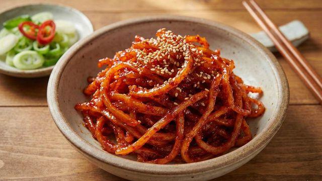 해외에선 골칫거리라는데…우리나라에서는 없어서 못 먹는다는 '국민 반찬'