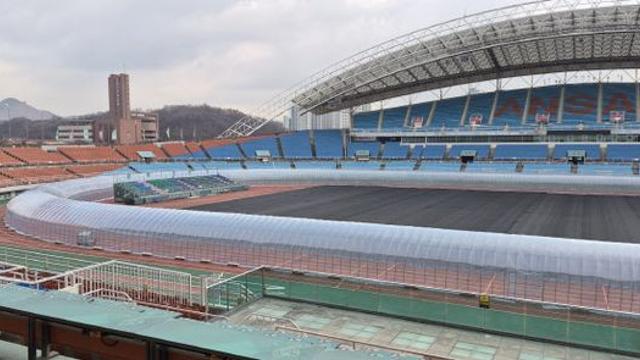 안산 와스타디움 육상트랙, 비닐하우스 설치 “달려도 안추워요”