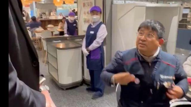 '해고는 살인' 노조 조끼 손님에게 