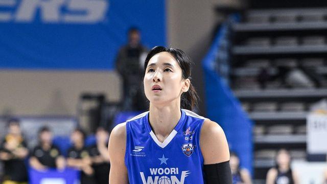 김단비 24득점 맹활약… 여자프로농구 우리은행, KB 꺾고 시즌 첫 연승